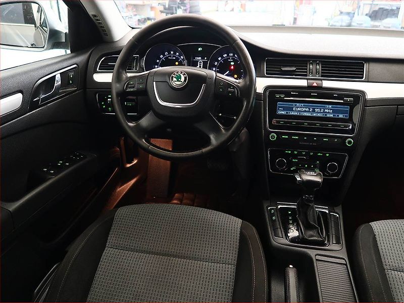 Škoda Superb (2010) 2.0 TDI, Automat, Tempomat - fotka 7 z 17