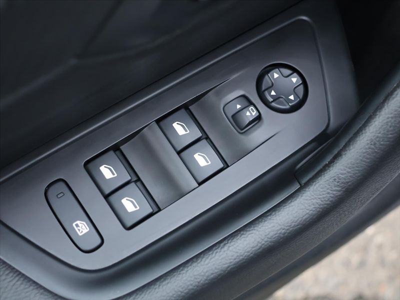 Peugeot 508 1,6 PureTech 133KW GTLINE - fotka 15 z 39