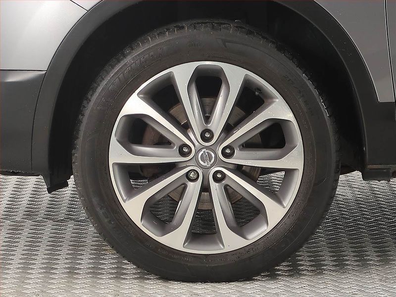 Nissan Qashqai (2013) 1.6 dCi, 4X4, Navi, Xenony - fotka 15 z 17