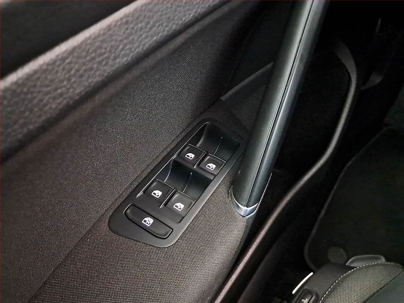 Volkswagen Golf (2017) Comfortline 1.6 TDI, Automat - fotka 22 z 28