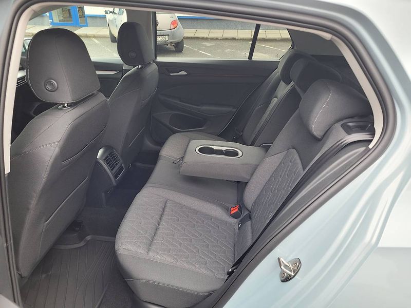 Volkswagen Golf (2025) 1.5 TSI People - fotka 43 z 54