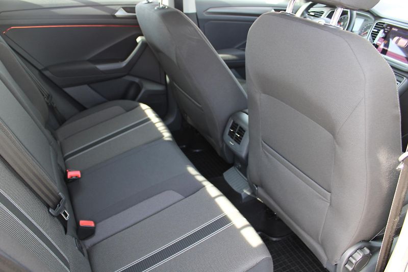 Volkswagen T-Roc (2018) 1.5 TSI KLIMA VÝHŘEV TEMPOMAT - fotka 13 z 21
