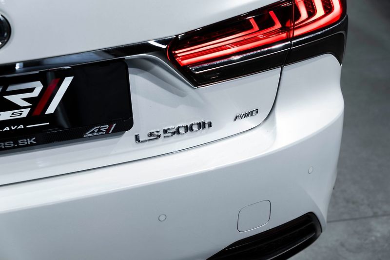 Lexus LS 500 H - fotka 29 z 30