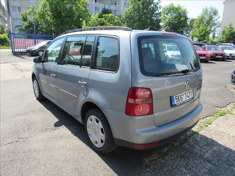 Volkswagen Touran 1,9 TDI 77kW DSG - fotka 4 z 26