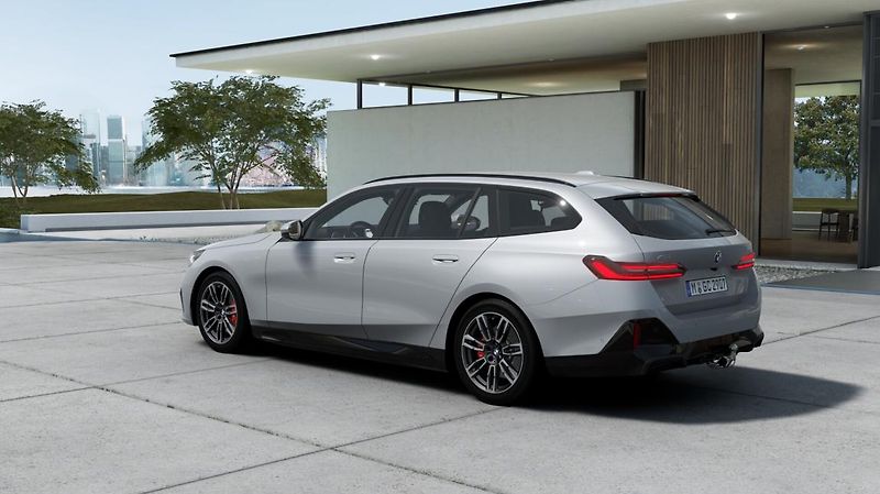 BMW Řada 5 540d xDrive Touring - fotka 3 z 14
