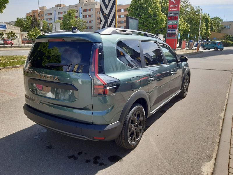Dacia Jogger (2026) Extreme 1,8 155k HYBRID 7 míst - fotka 4 z 24