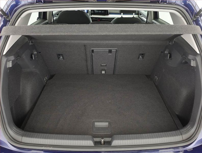 Volkswagen Golf (2023) Life 1.5 TSI, digi klima - fotka 16 z 17