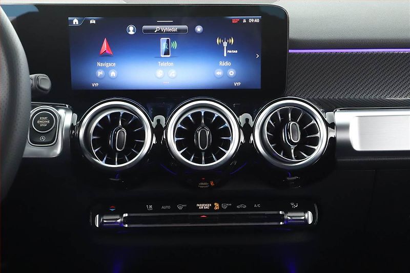 Mercedes-Benz GLB (2025) 200 d, AMG Line, Navigace - fotka 9 z 25
