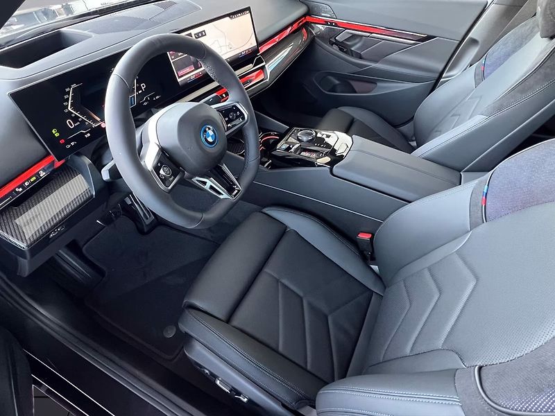 BMW i5 eDrive40 M-Sport HuD 360 ACC T - fotka 9 z 17