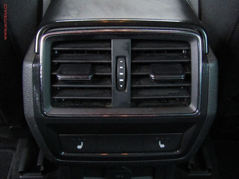 Škoda Karoq (2018) 2.0 TDi 4x4, ČR, Style, navi - fotka 16 z 18