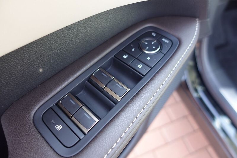 Lexus RX 450h plus RX450h+ Executive Plus - fotka 11 z 37