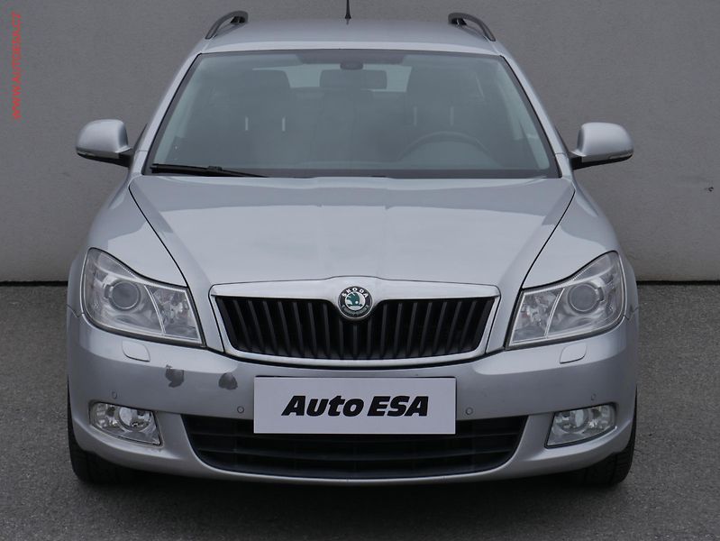 Škoda Octavia (2012) 1.6TDi, ČR, autoAC - fotka 2 z 22