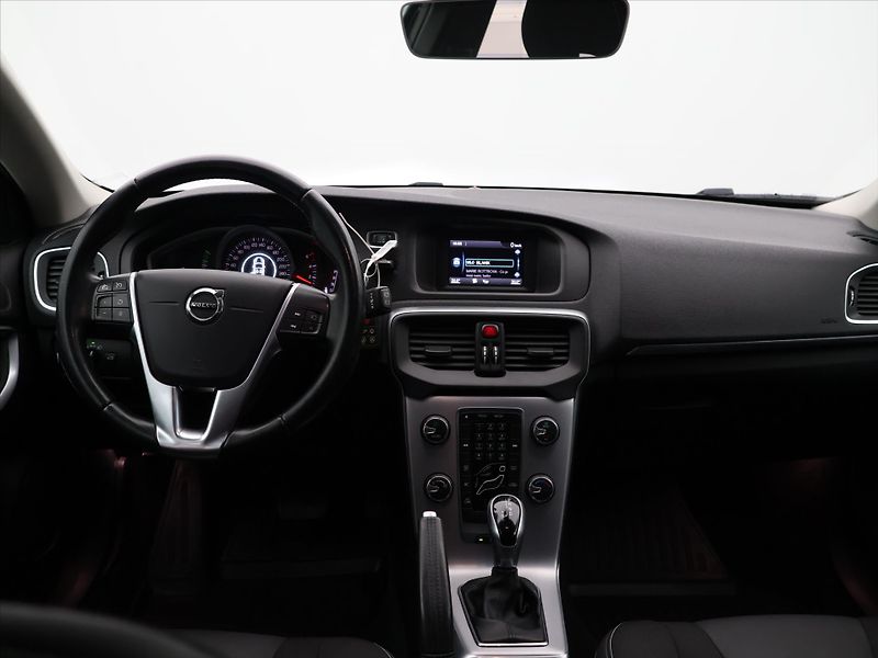 Volvo V40 2,0 D2 Drive-E Aut Momentum - fotka 18 z 25