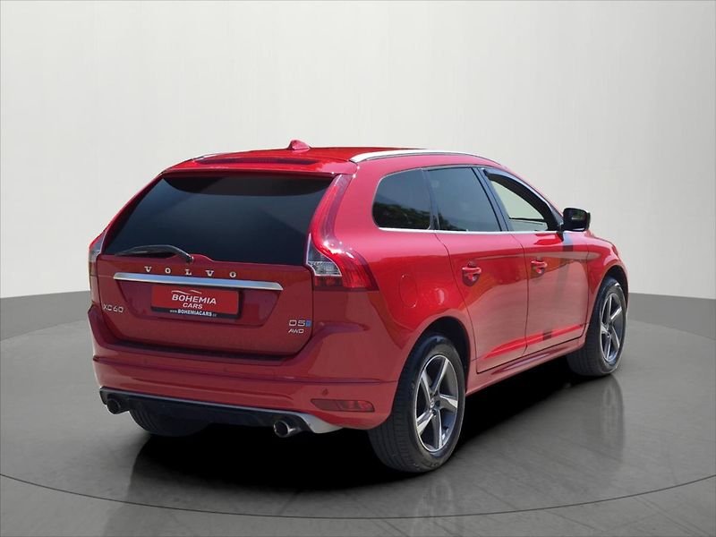 Volvo XC60 2,4 D5 158KW R-Design Momentum - fotka 7 z 23