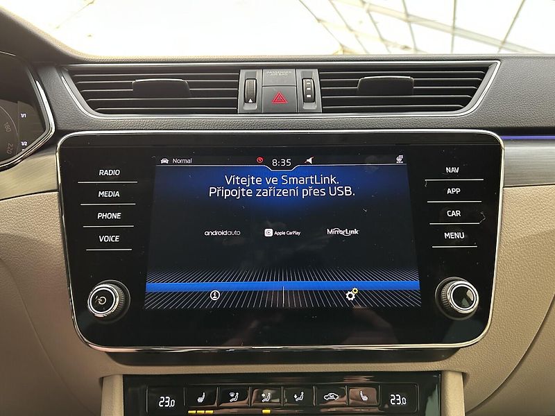 Škoda Superb 2.0 TDI Style - fotka 7 z 30
