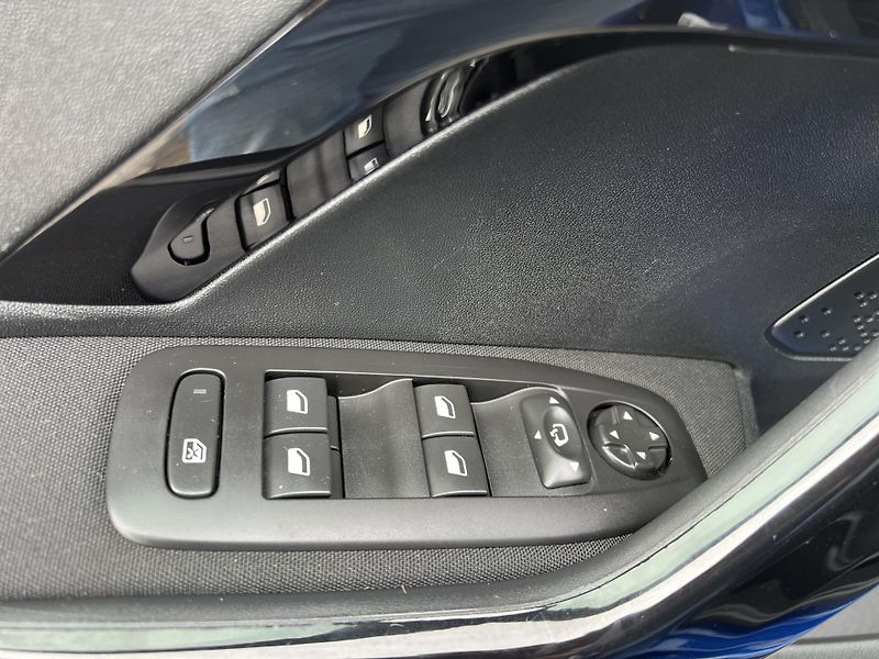 Peugeot 2008 1.2i KAMERA PŮVOD ČR 1.MAJ. - fotka 12 z 44