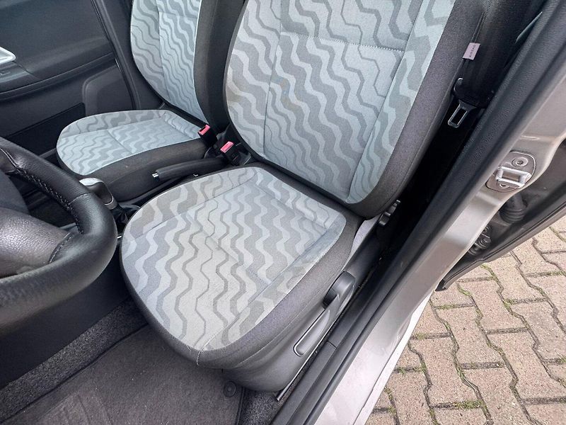 Škoda Fabia (2008) 1,4 16V 63 KW 1. MAJ STK - fotka 21 z 46