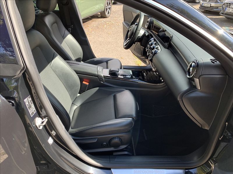 Mercedes-Benz CLA 2,0 200D - fotka 18 z 21