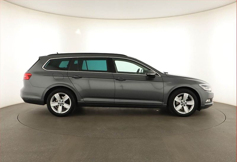 Volkswagen Passat (2016) 2.0 TDI, Automat, Serv.kniha - fotka 6 z 14