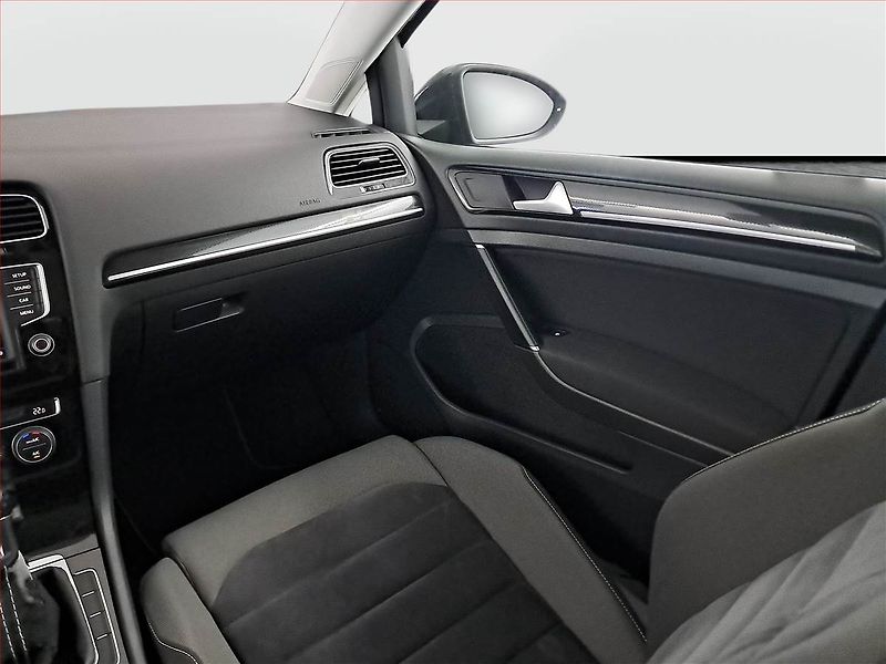 Volkswagen Golf (2017) 1.4 TSI, Tempomat - fotka 8 z 18
