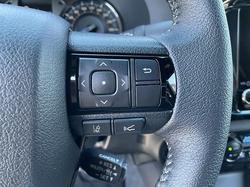 Toyota Hilux 2.8D Invincible ODBĚR 3/2027 - fotka 22 z 30