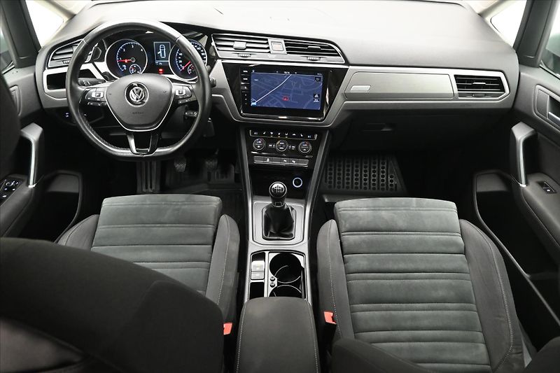 Volkswagen Touran 1,6 TDI 85kW Navi Senzory - fotka 15 z 30