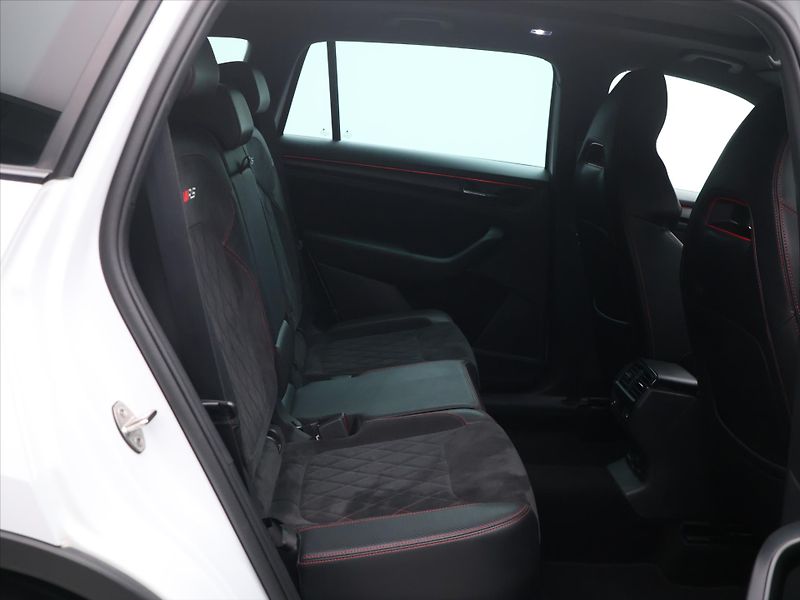 Škoda Kodiaq 2,0 RS TDI 176kW 4x4 DSG - fotka 12 z 28