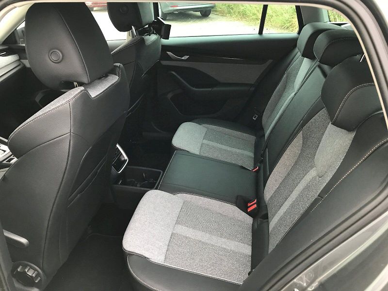 Škoda Octavia (2025) COMBI TOP SELECTION 1,5 TSI M- - fotka 16 z 30