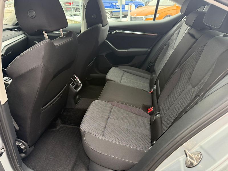 Škoda Octavia Style Plus 2.0 TSI 140kw 4x4 D - fotka 21 z 25