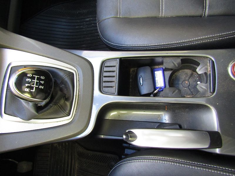 Ford Kuga (2009) 2.0 TDCi 100kW - fotka 34 z 36