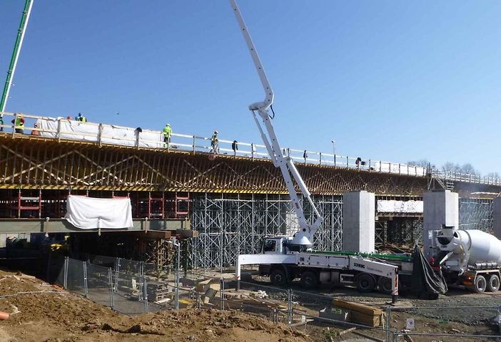 Dálnice D35 hlásí další milník. Betonáž mostu trvala celý víkend
