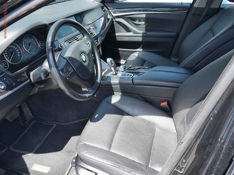 BMW Řada 5 (2011) 3.0 d 525d, AT, xenon, park - fotka 9 z 16