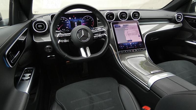 Mercedes-Benz Třídy C Sedan 300 4MATIC - fotka 5 z 23