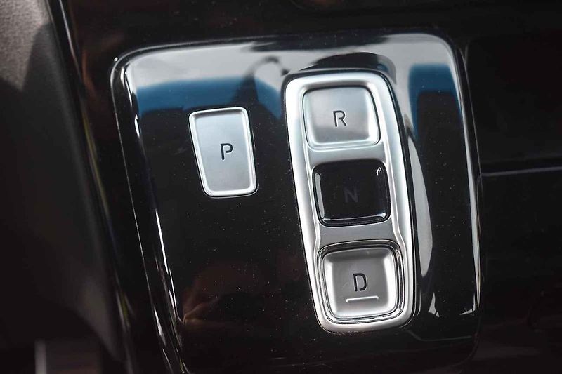 Auto se hodí k pohodlnému cestování nejen po českých luzích a hájích