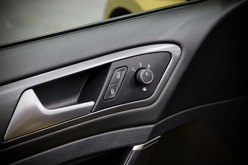 Volkswagen Golf 7 FL Variant 1.4 TSI 92 kW - fotka 16 z 35