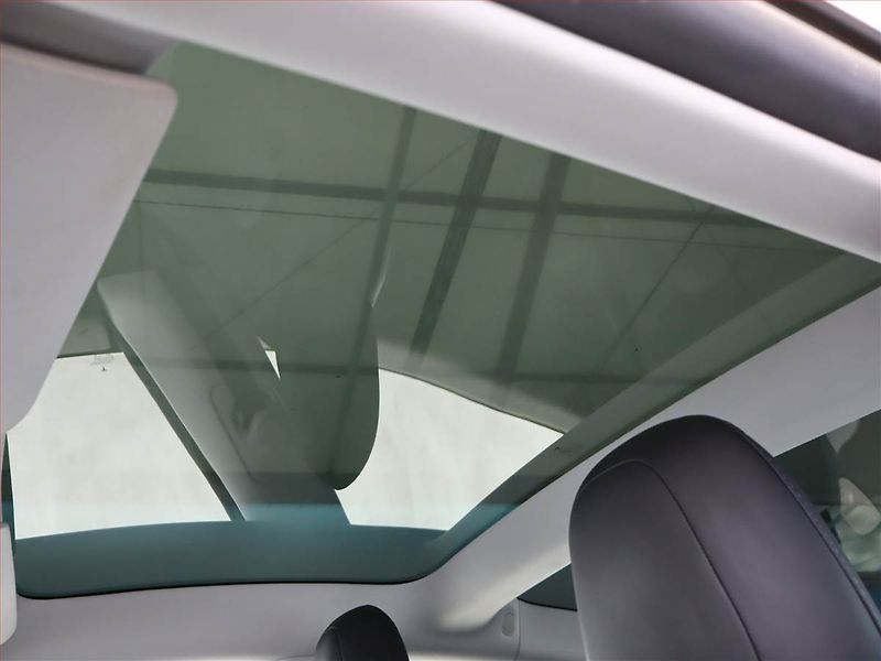 Tesla Model 3 (2019) Std Range Plus 52kWh, SoH 82% - fotka 16 z 18