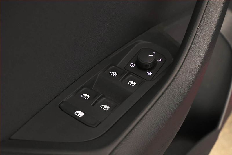 Škoda Karoq (2025) 1.5 TSI, Drive - fotka 18 z 19