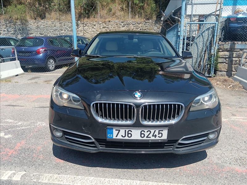 BMW Řada 5 2,0 525D Xdrive - fotka 2 z 24