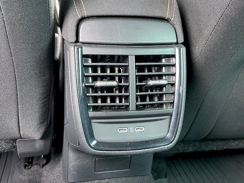 Škoda Kamiq (2022) 1.0 TSI 81 kW DSG Style Plus - fotka 26 z 33