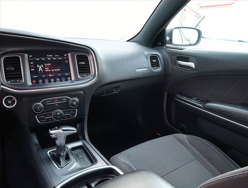 Dodge Charger (2017) 3.6 V6 - fotka 8 z 19