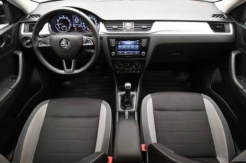 Škoda Rapid 1,0 TSI 70kW Ambition Plus Zár - fotka 15 z 28