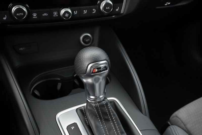 Audi A3 2.0 TFSI 140kW S-LINE QUATTRO - fotka 23 z 37