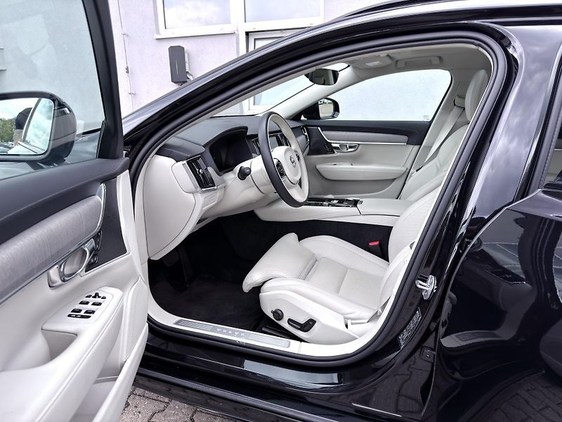 Volvo V90 T8 AWD ULTRA *VZDUCH* + kola - fotka 12 z 60