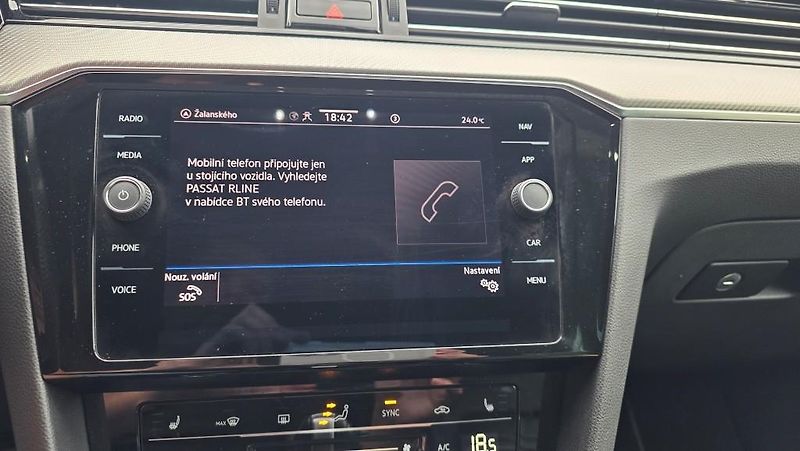 Volkswagen Passat (2023) 2.0 TDI 110kW DSG R-line - fotka 26 z 37