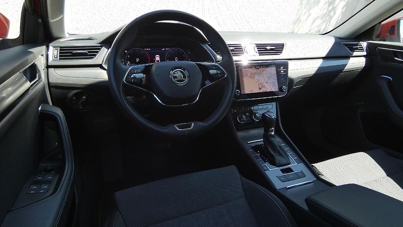 Škoda Superb 2,0 TDI DSG Style - fotka 5 z 26
