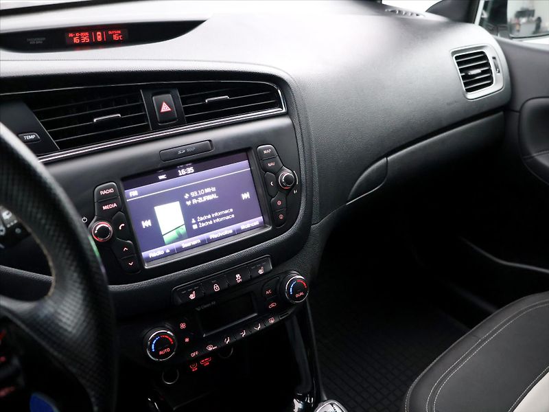 Kia Ceed 1,6 CRDi 100kW GT-Line CZ Navi - fotka 25 z 38
