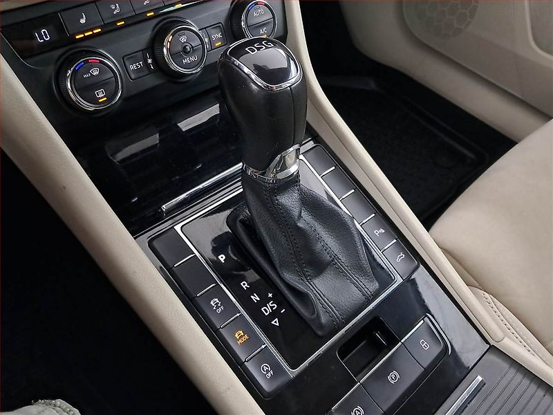 Škoda Superb (2015) 2.0 TDI, Automat, Navi - fotka 17 z 19