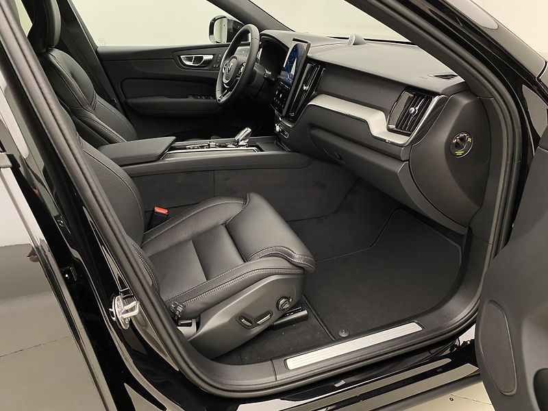 Volvo XC60 T8 AWD BLACK EDITION RECHARGE  - fotka 16 z 47