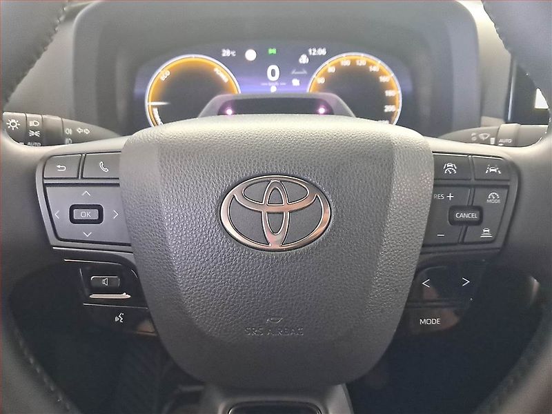 Toyota C-HR (2024) 2.0 Hybrid - fotka 17 z 19