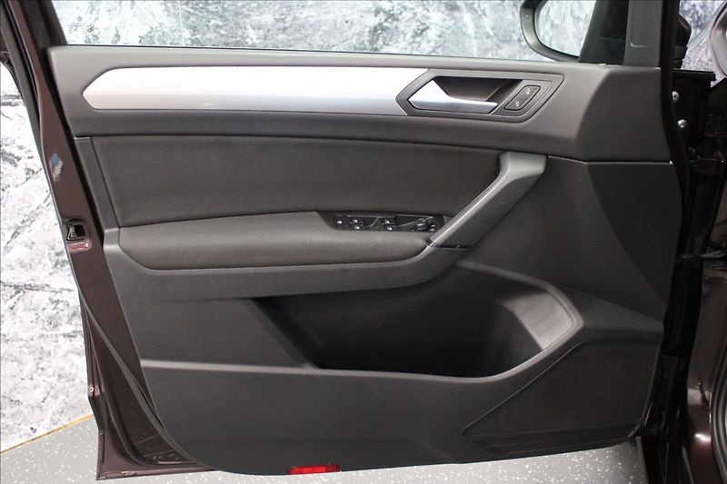 Volkswagen Touran 1,2 TSI 1.majitel - fotka 7 z 31